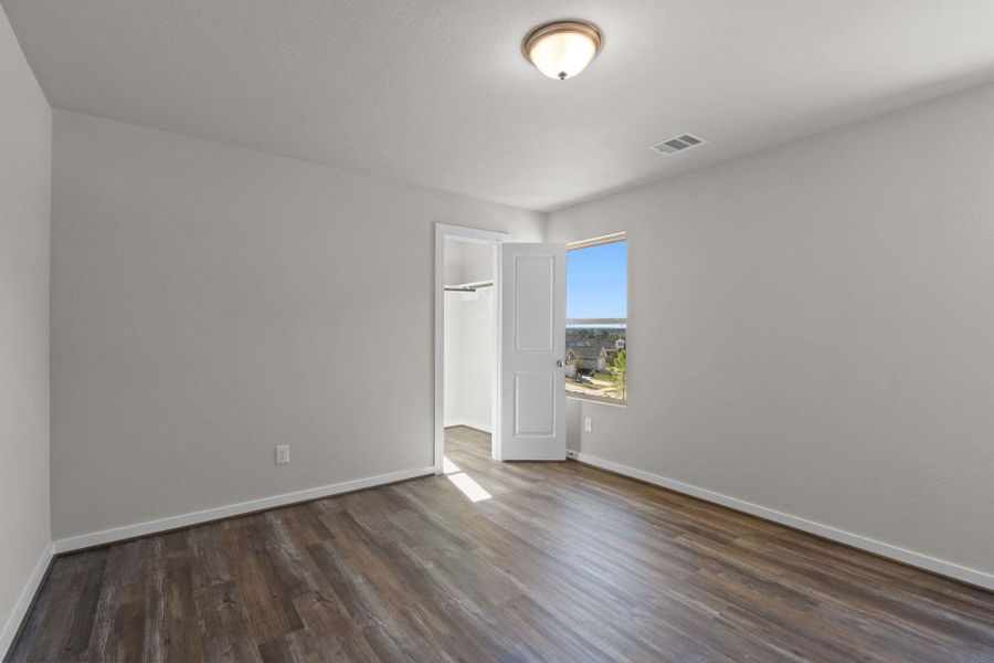 Spacious, unfurnished interior of a new home in Westridge Cove, Panorama Village (Image 23).
