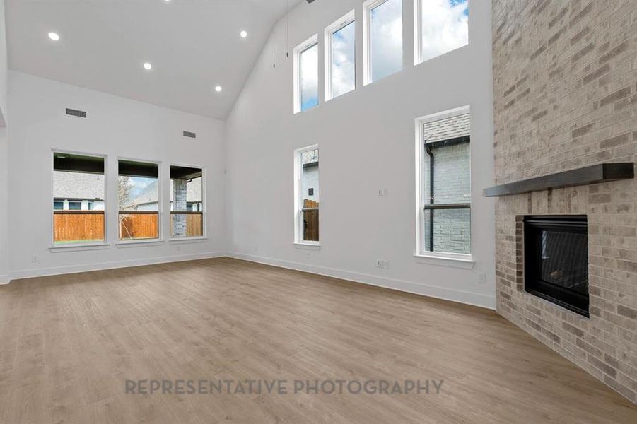 Spacious, unfurnished interior of a new home in Ridge Crossing, Waxahachie (Image 18).