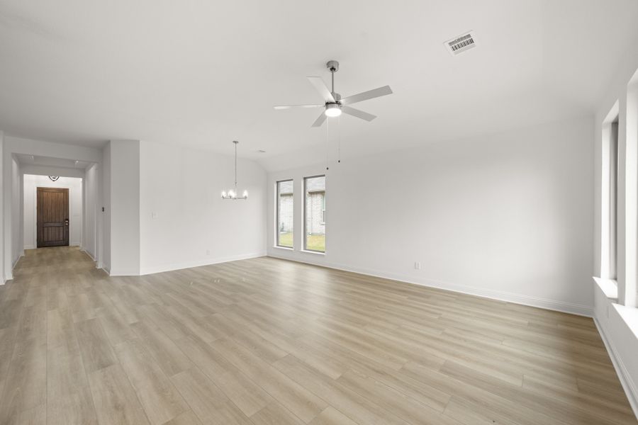 Spacious, unfurnished interior of a new home in Vista Point, Grandview (Image 21).
