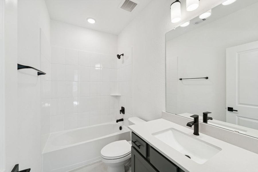 Furnished interior view inside a new home in The Grand Prairie 40’, Hockley (Image 3).