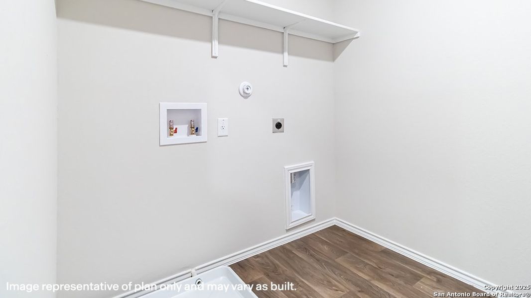 Spacious, unfurnished interior of a new home in Redbird Ranch, San Antonio (Image 31). Spacious, unfurnished interior of a new home in Redbird Ranch, San Antonio (Image 31).