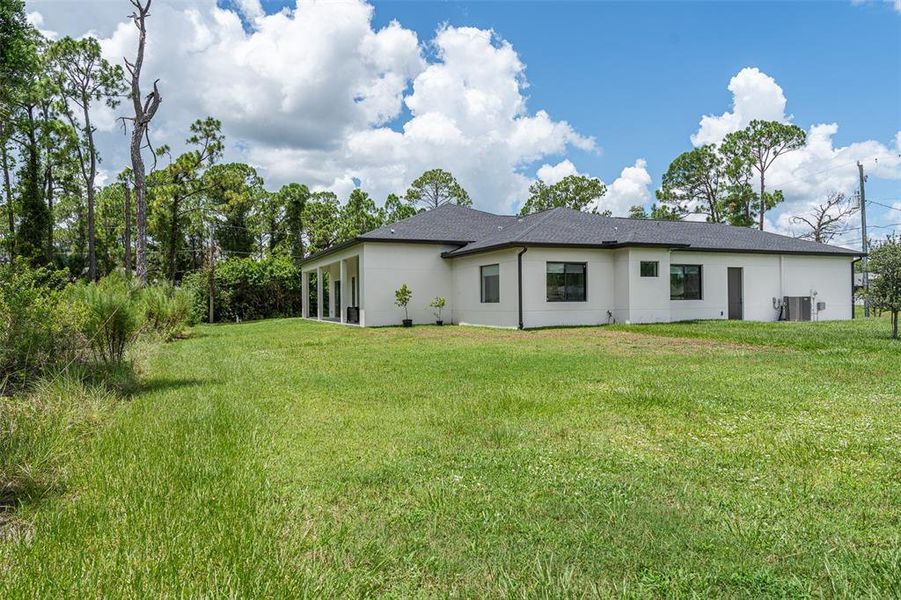 Exterior details and patio area of a home in , North Port (Image 3).