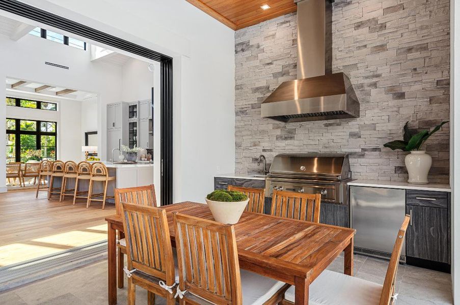 mls_SUMMER_KITCHEN_DINING