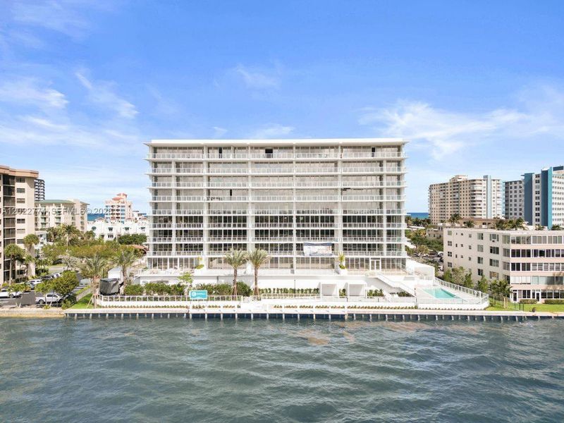 Condo located in Pompano Beach, FL showcasing its design and architecture (Image 31).