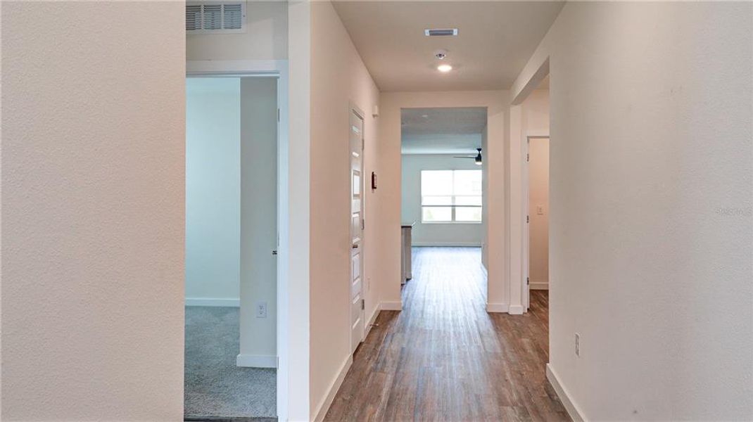 Spacious, unfurnished interior of a new home in Epperson, Wesley Chapel (Image 8).