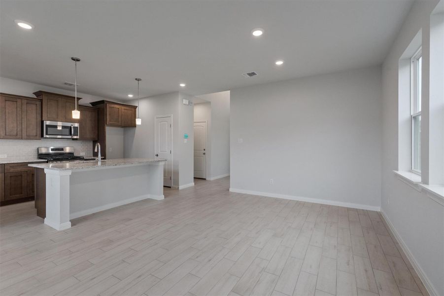 Spacious, unfurnished interior of a new home in Morningstar, Georgetown (Image 26).
