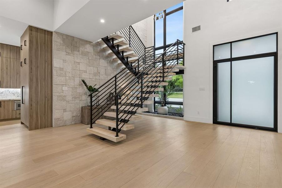 Spacious, unfurnished interior of a new home in , Colleyville (Image 22).