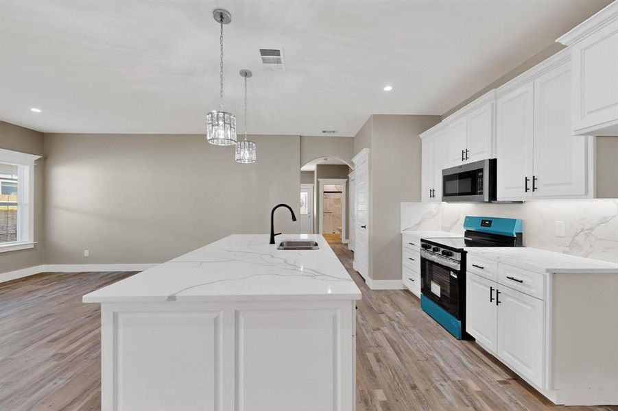 Furnished interior view inside a new home in , Terrell (Image 7).