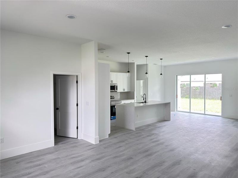 Spacious, unfurnished interior of a new home in , Ocala (Image 22).