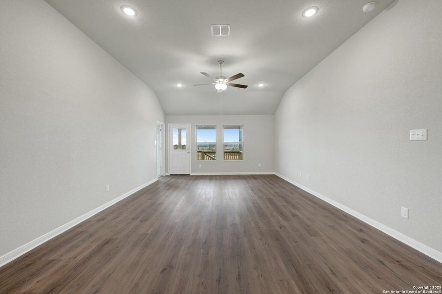 Spacious, unfurnished interior of a new home in Paloma Park, Converse (Image 41).