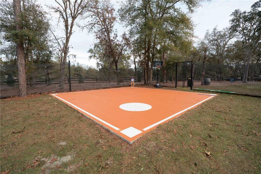 Community amenities in , Bronson (Image 30).