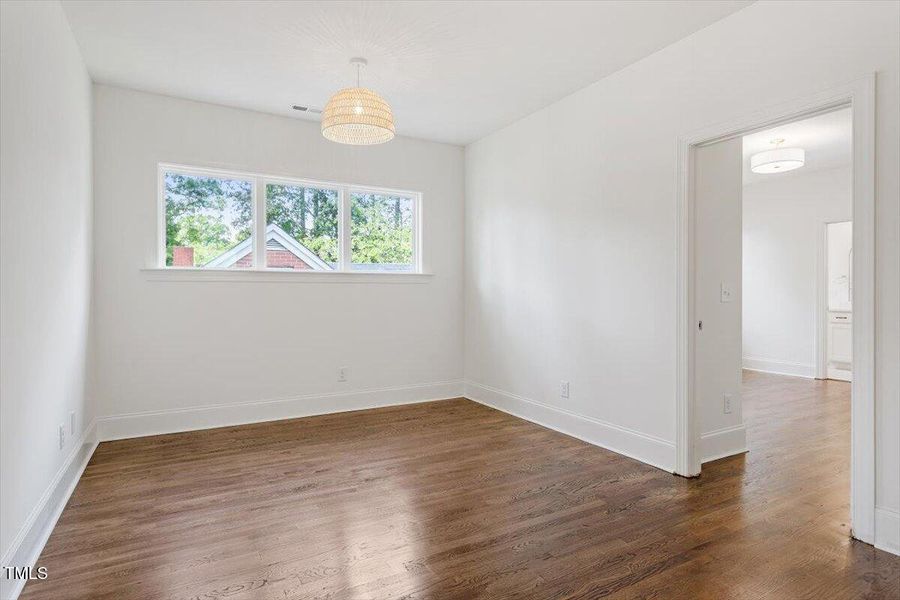 38-3302.5 Hall Place [2153293]_38