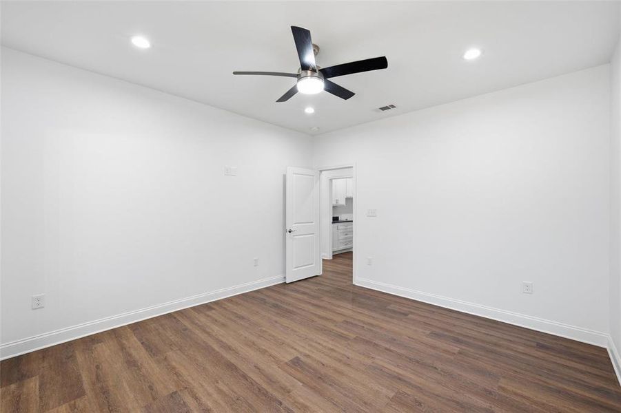 Spacious, unfurnished interior of a new home in , Waco (Image 24).
