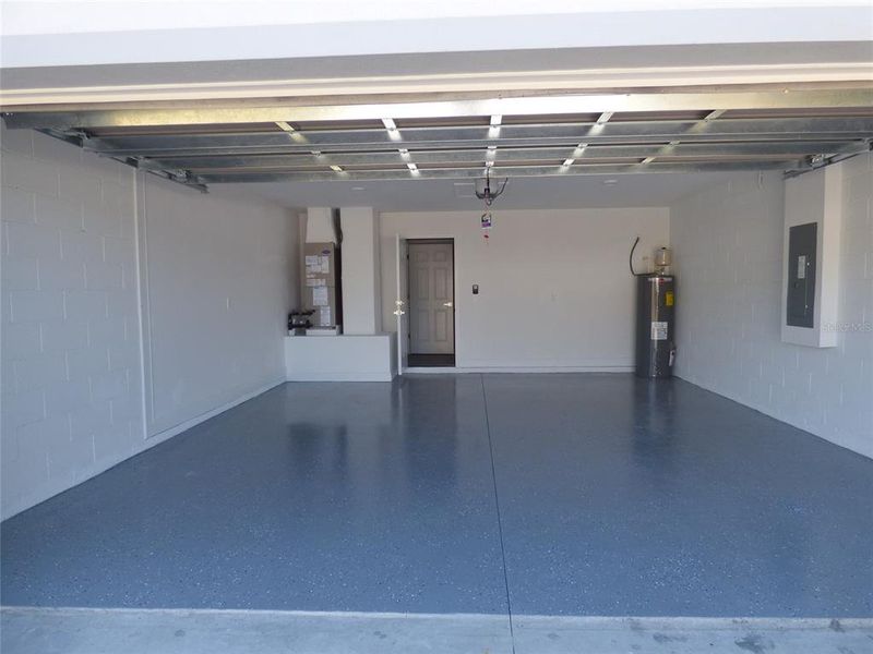 Spacious, unfurnished interior of a new home in , Citrus Springs (Image 15).