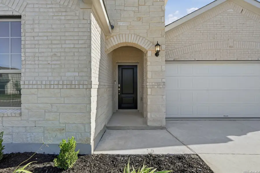 Exterior details and patio area of a home in Nopal Valley, San Antonio (Image 3).