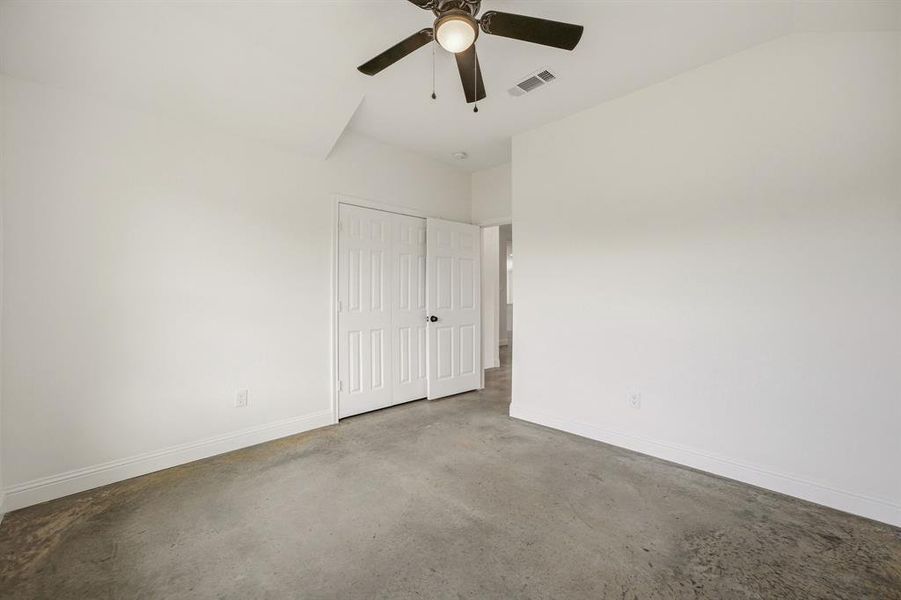 Spacious, unfurnished interior of a new home in , Weatherford (Image 24).