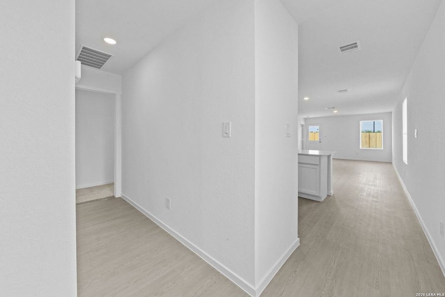 Spacious, unfurnished interior of a new home in Spring Grove, St. Hedwig (Image 14).