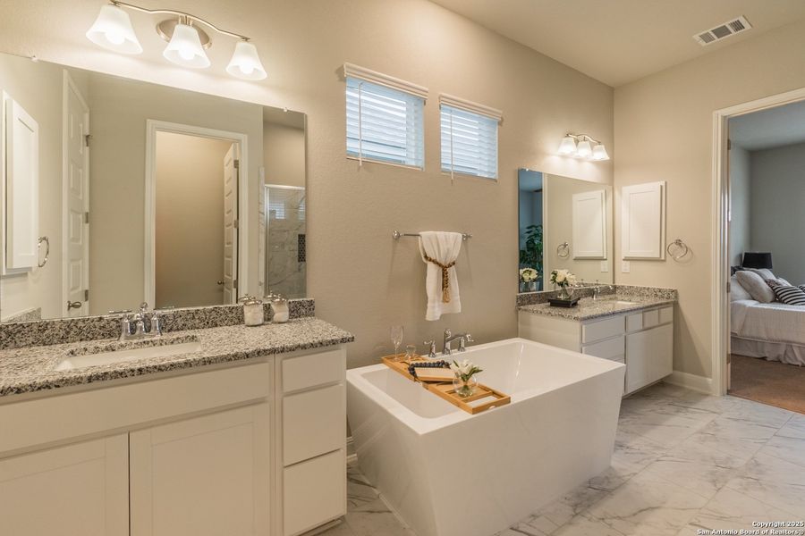 Furnished interior view inside a new home in Cibolo Crossing, Universal City (Image 14).