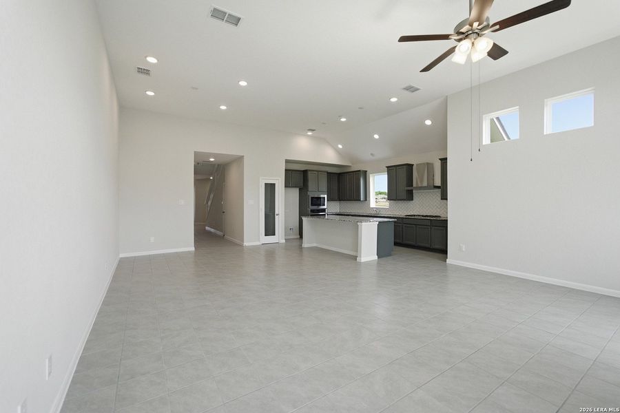 Spacious, unfurnished interior of a new home in Arcadia Ridge, San Antonio (Image 17).