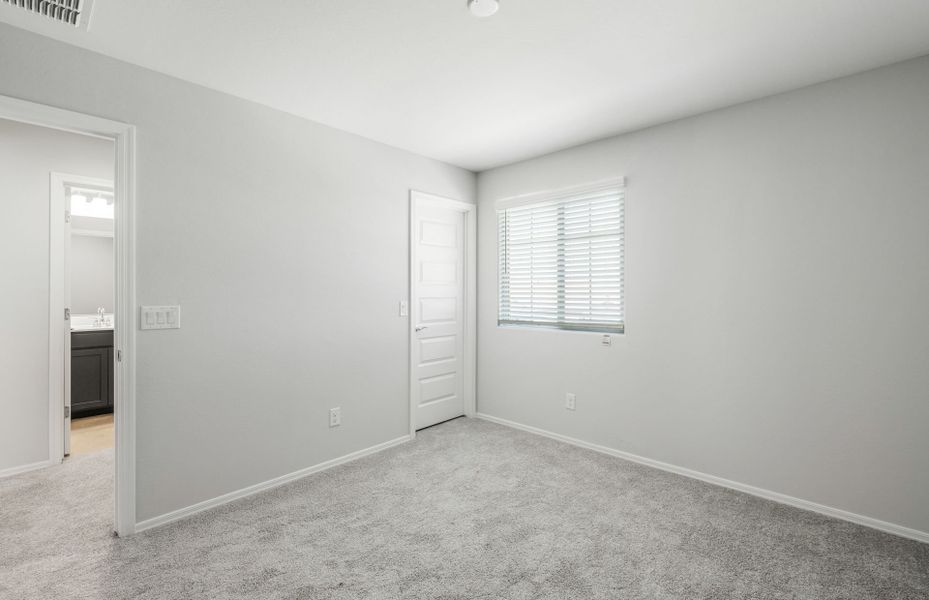 Spacious, unfurnished interior of a new home in Parkside at Anthem at Merrill Ranch, Florence (Image 26).