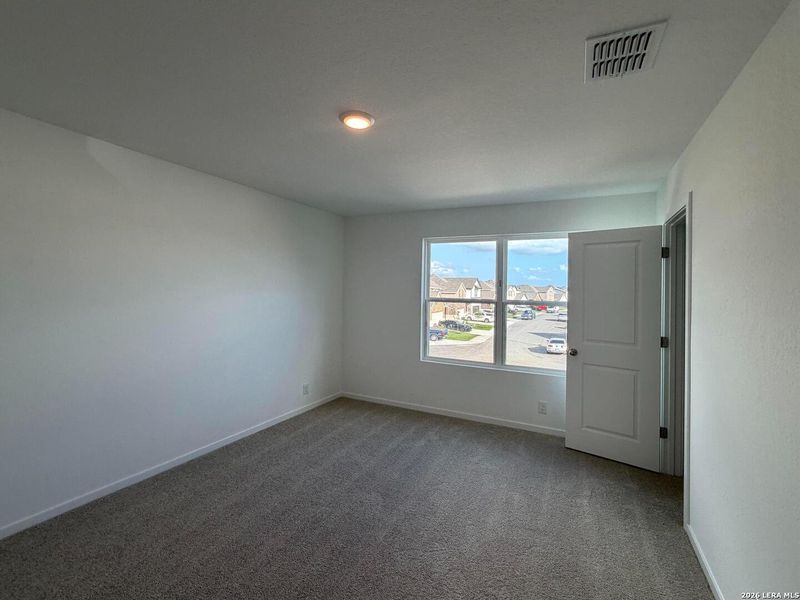 Spacious, unfurnished interior of a new home in Hennersby Hollow, San Antonio (Image 18). Spacious, unfurnished interior of a new home in Hennersby Hollow, San Antonio (Image 18).
