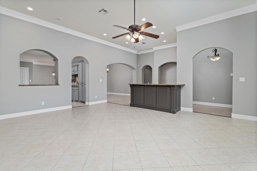 Spacious, unfurnished interior of a new home in , Beaumont (Image 20).