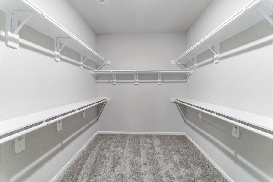 Spacious, unfurnished interior of a new home in Canterra Creek, Rosharon (Image 35).