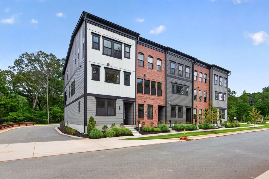 Condo located in Waxhaw, NC showcasing its design and architecture (Image 3).