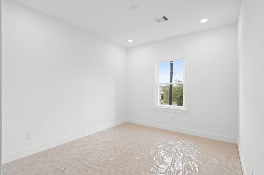 Spacious, unfurnished interior of a new home in , Houston (Image 30).