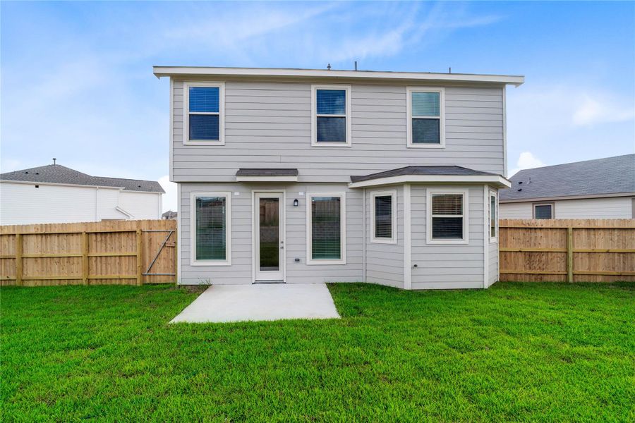 Exterior details and patio area of a home in Oakwood Trails, Tomball (Image 3).