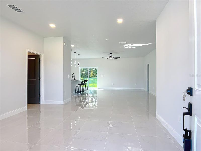 Spacious, unfurnished interior of a new home in , Ocala (Image 9).