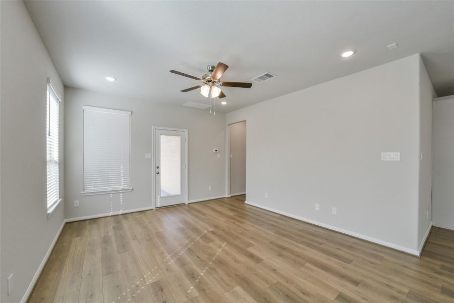 Spacious, unfurnished interior of a new home in Anderson Lakes, Houston (Image 30).