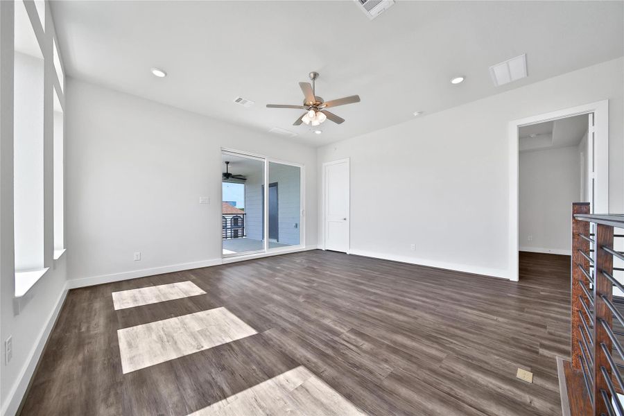 Spacious, unfurnished interior of a new home in Lago Pointe, Seabrook (Image 16). Spacious, unfurnished interior of a new home in Lago Pointe, Seabrook (Image 16).