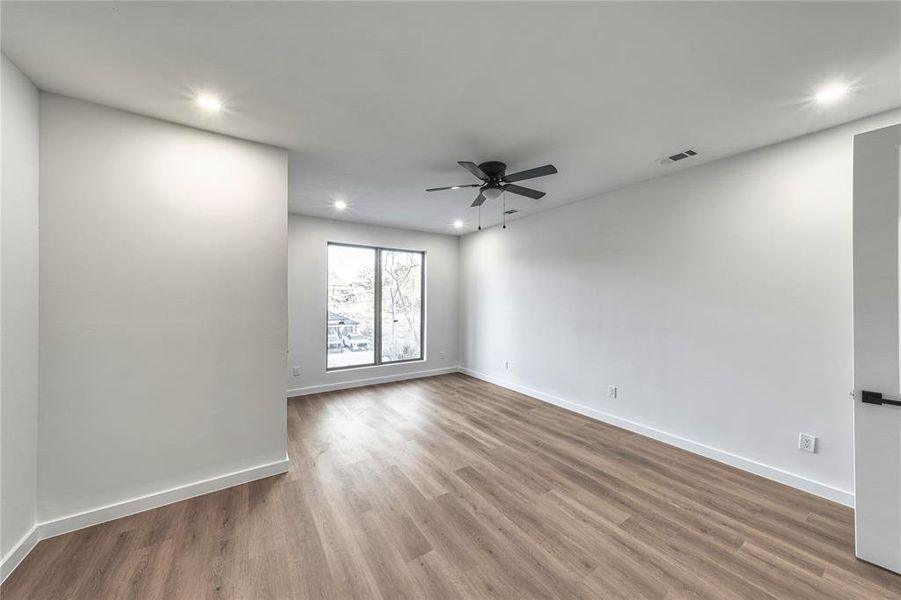 Spacious, unfurnished interior of a new home in , Dallas (Image 28).