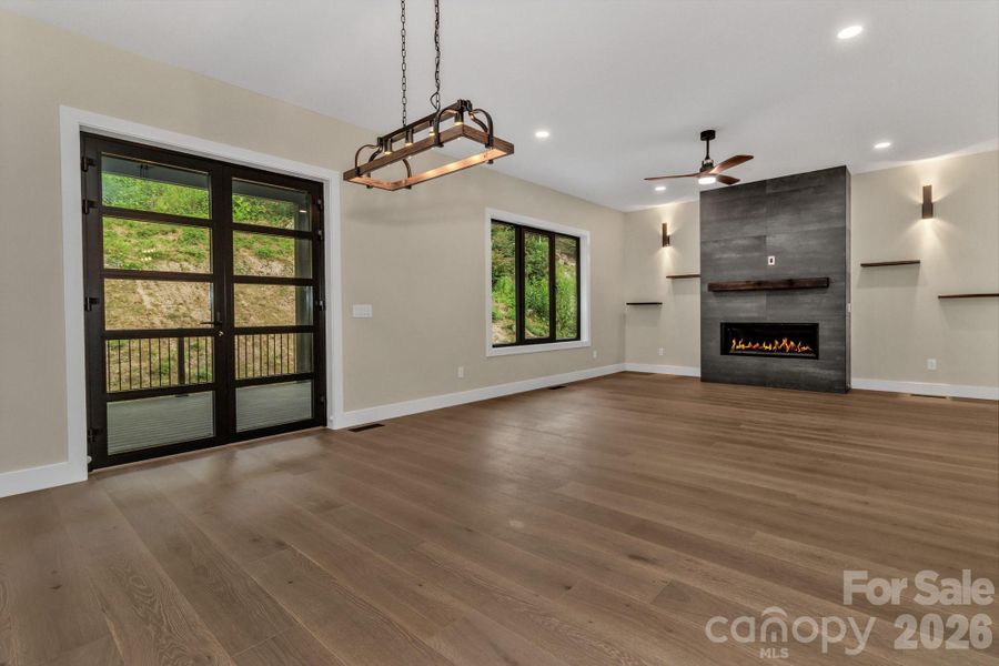 Spacious, unfurnished interior of a new home in , Fairview (Image 33).