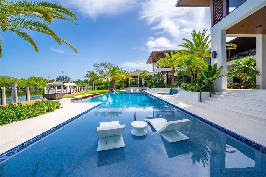 Exterior details and patio area of a home in , Coral Gables (Image 15).