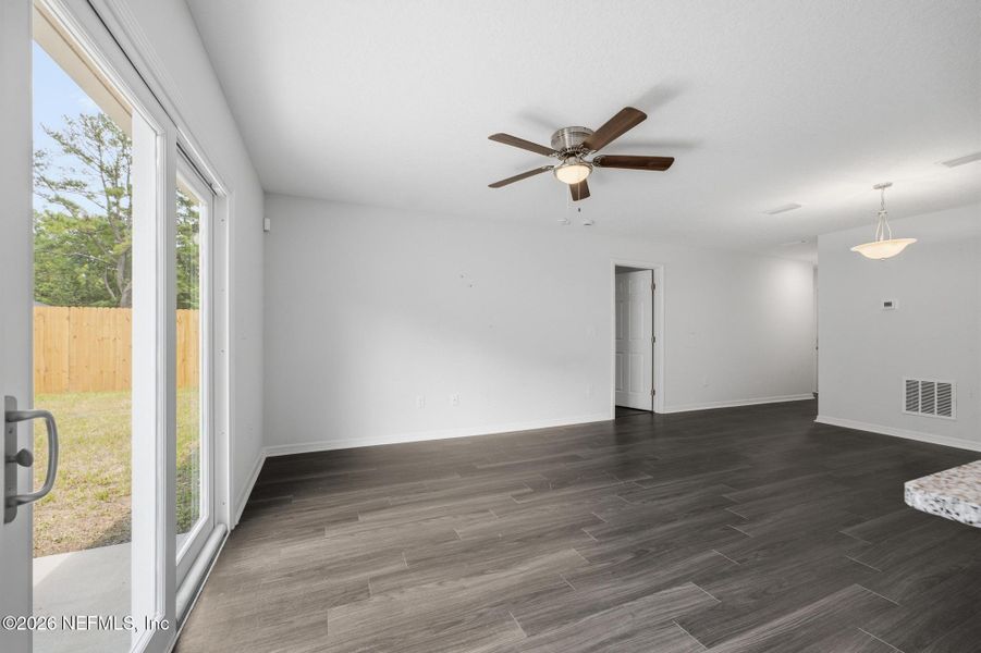 Spacious, unfurnished interior of a new home in , Jacksonville (Image 27).