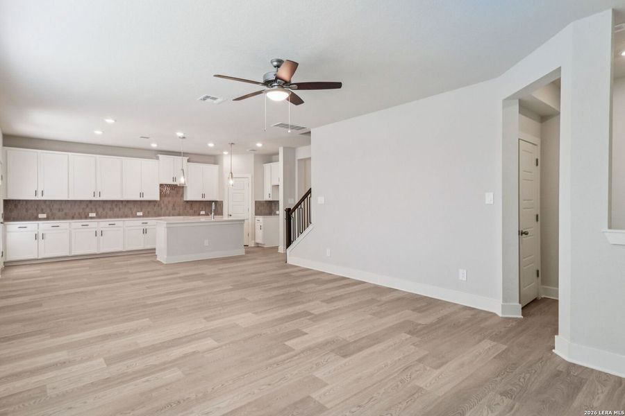 Spacious, unfurnished interior of a new home in Thomas Pond, San Antonio (Image 46).