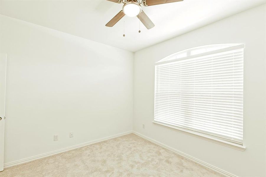 Spacious, unfurnished interior of a new home in Preserve at Honey Creek, McKinney (Image 12).