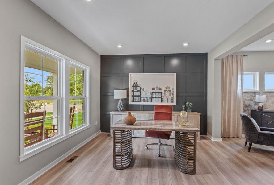 Representative furnished interior of a home built from the Breckenridge by Fischer Homes in Sage Woods, Dallas (Image 6).