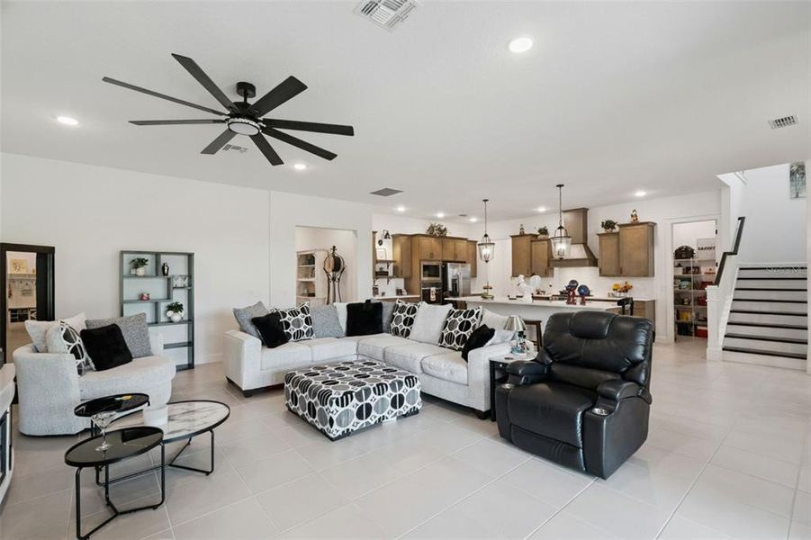 Furnished interior view inside a new home in , Winter Garden (Image 11).