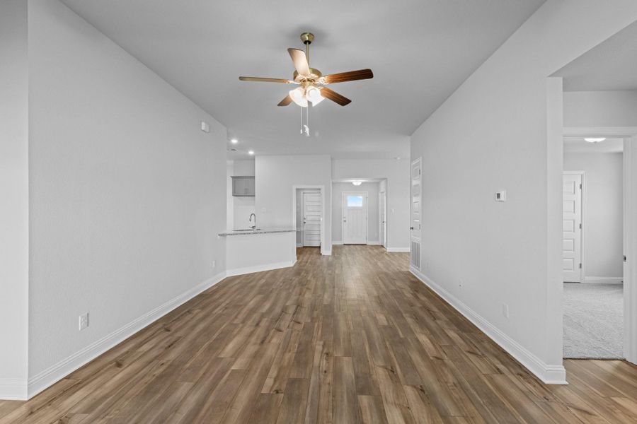 Spacious, unfurnished interior of a new home in River Ranch Trails, Dayton (Image 18).