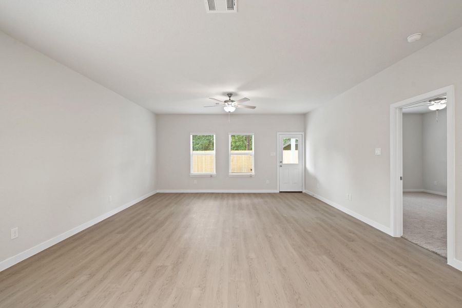 Spacious, unfurnished interior of a new home in Russell Ranch, Bay City (Image 12).