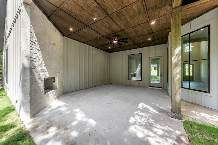 View of patio / terrace with ceiling fan