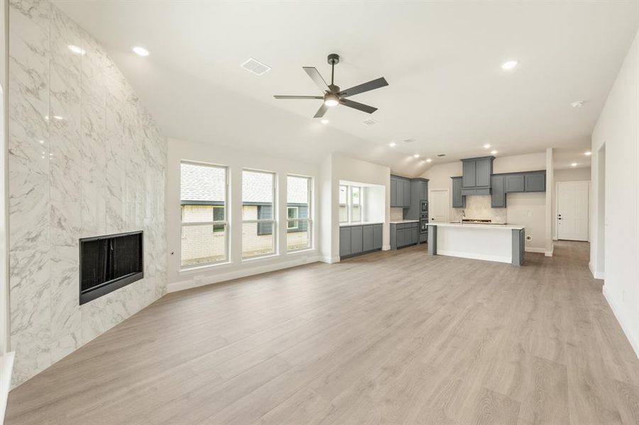 Spacious, unfurnished interior of a new home in Sunset Ridge, Alvarado (Image 33).