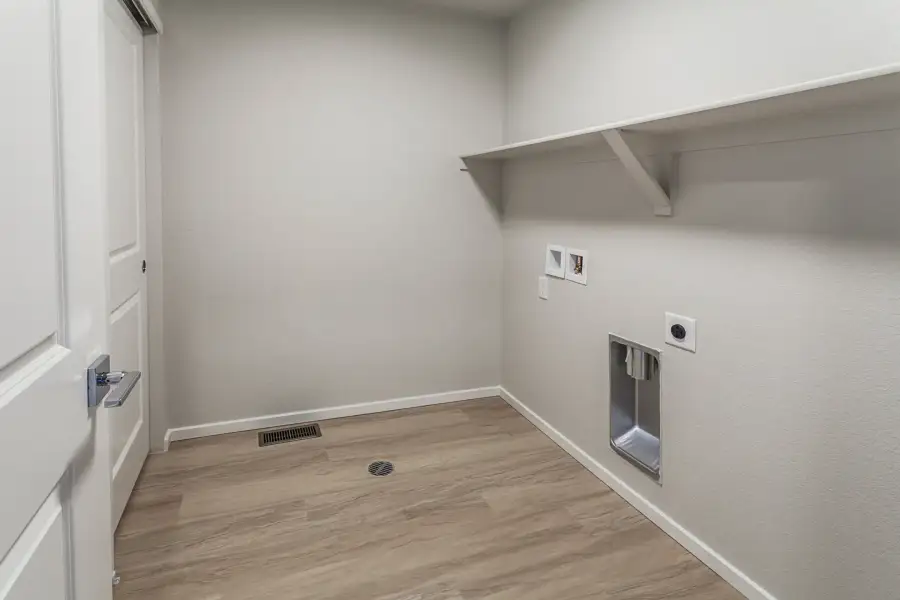 Spacious, unfurnished interior of a new home in Trailside, Timnath (Image 33).