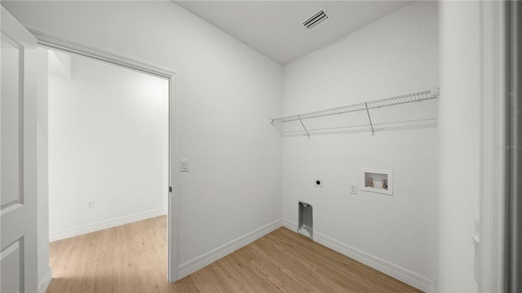 Spacious, unfurnished interior of a new home in , Citrus Springs (Image 29).