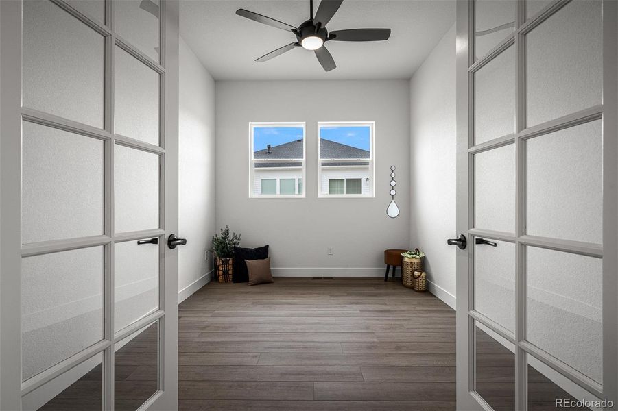 Spacious, unfurnished interior of a new home in Wolf Ranch - Enclave Collection, Colorado Springs (Image 30).