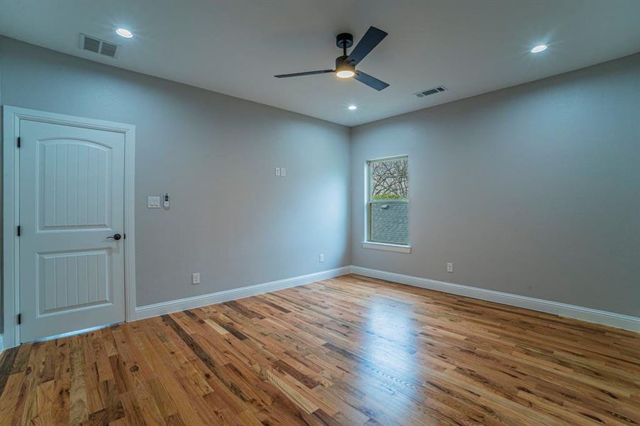Spacious, unfurnished interior of a new home in , Dallas (Image 25).