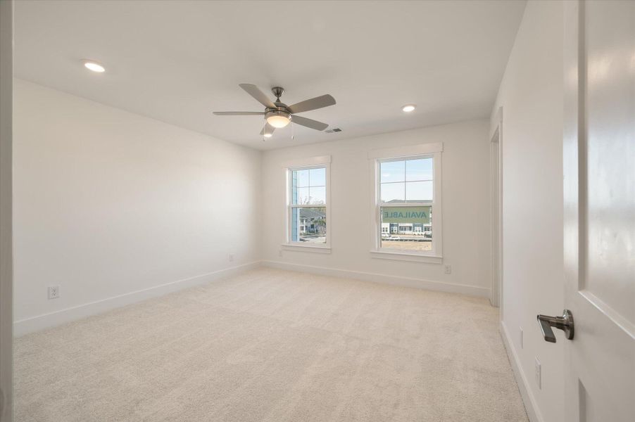 Spacious, unfurnished interior of a new home in , Charleston (Image 18).